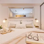 Perfect Downtown Apartment A217